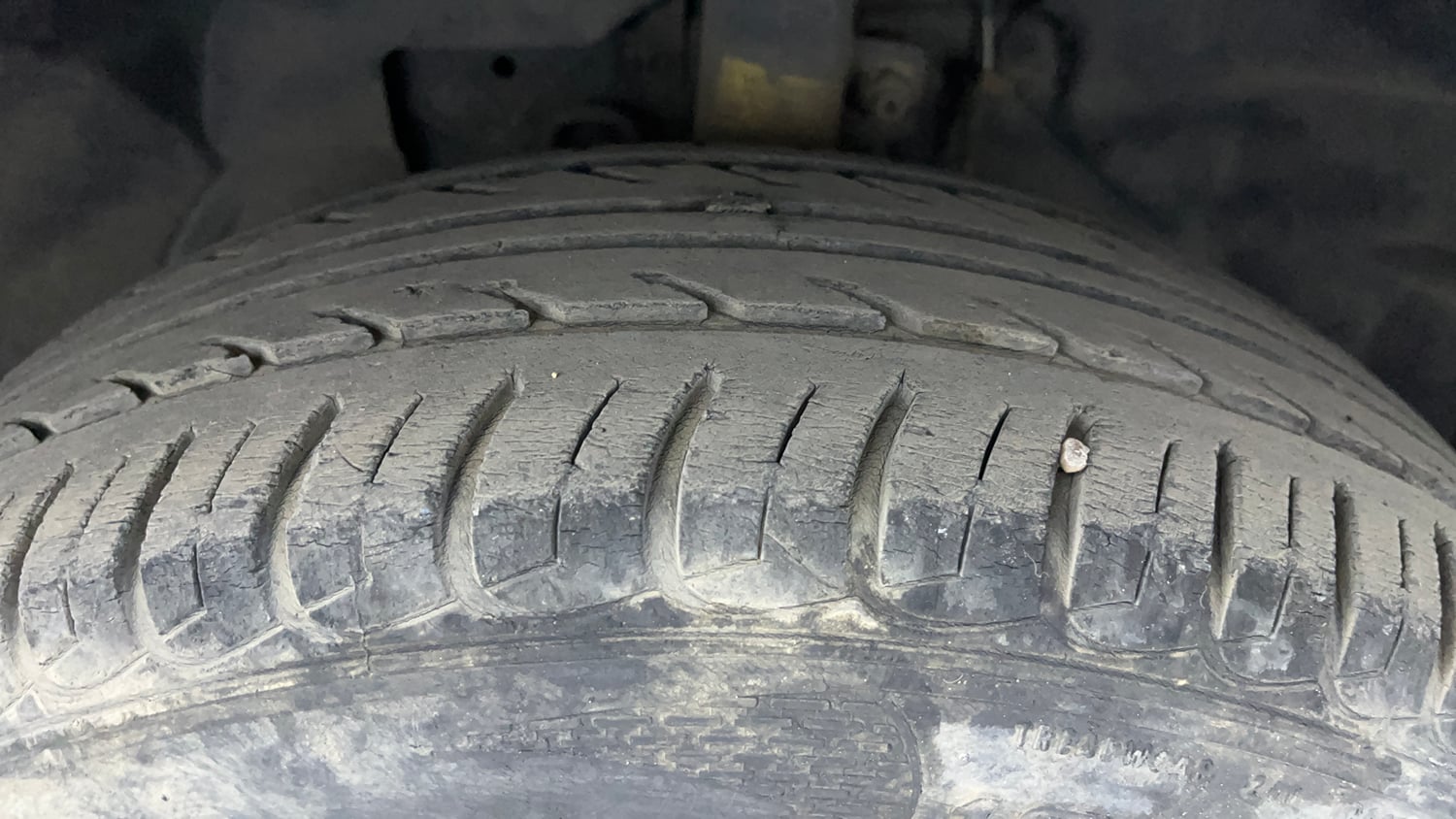 Used 2018 Ford EcoSport Ambiente 1.5L Ti-VCT Petrol Manual tyres LEFT FRONT TYRE TREAD VIEW
