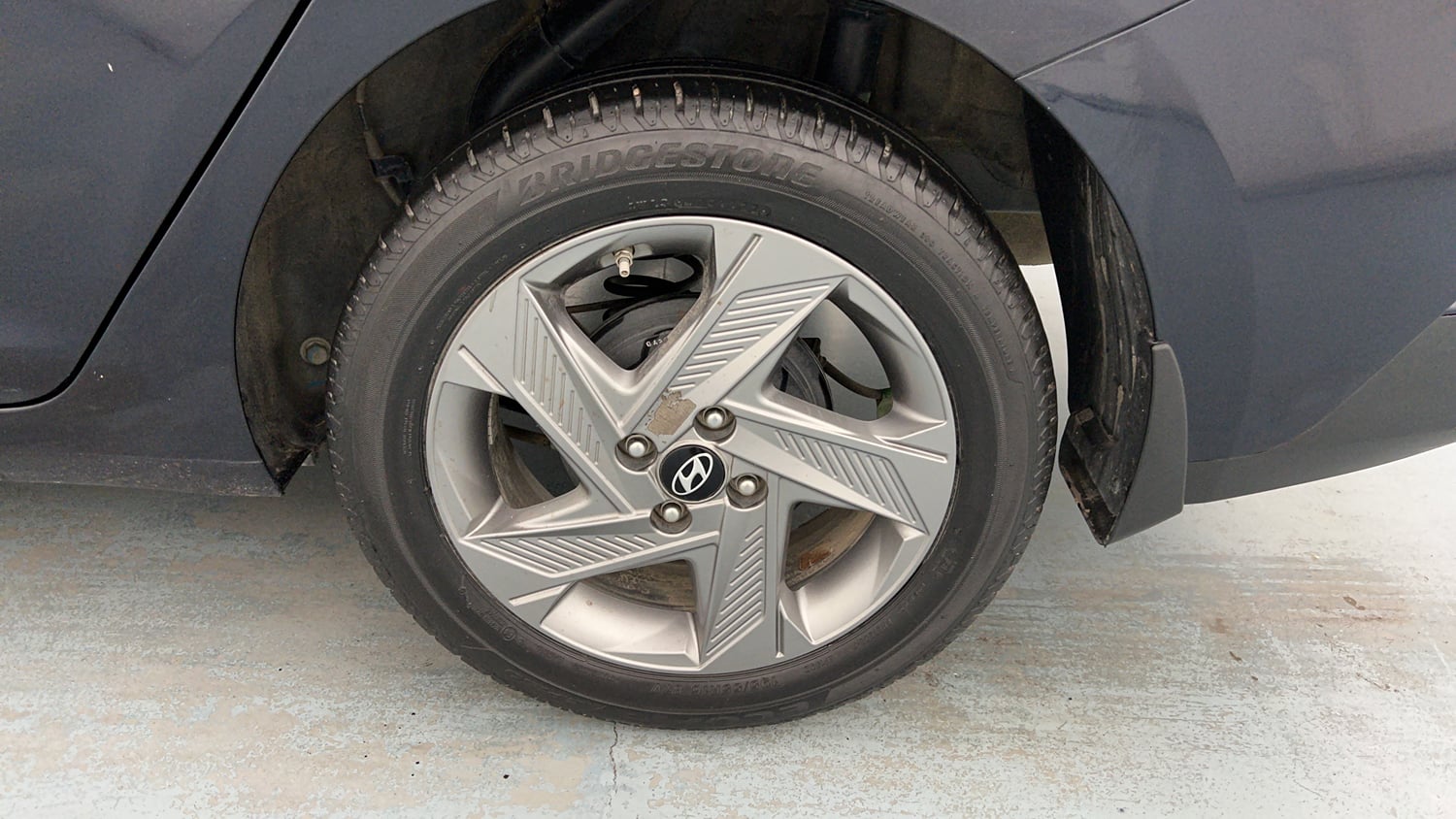 Used 2022 Hyundai Verna SX 1.5 MPi Petrol Manual tyres LEFT REAR TYRE RIM VIEW