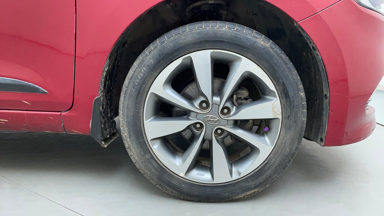 Used 2015 Hyundai Elite i20 Asta 1.2 Petrol Manual tyres RIGHT FRONT TYRE RIM VIEW