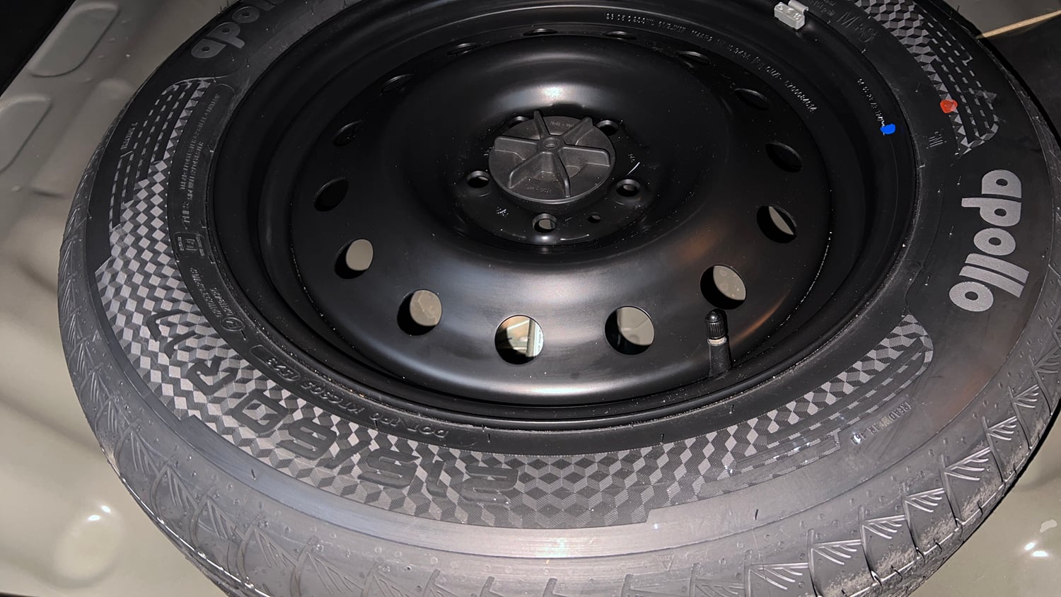 Used 2023 Toyota Urban Cruiser Hyryder V AT NeoDrive Petrol Automatic tyres SPARE TYRE VIEW