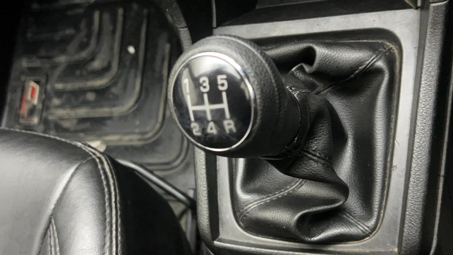 Used 2022 maruti-suzuki Vitara Brezza ZXi Petrol Manual interior GEAR  KNOB VIEW