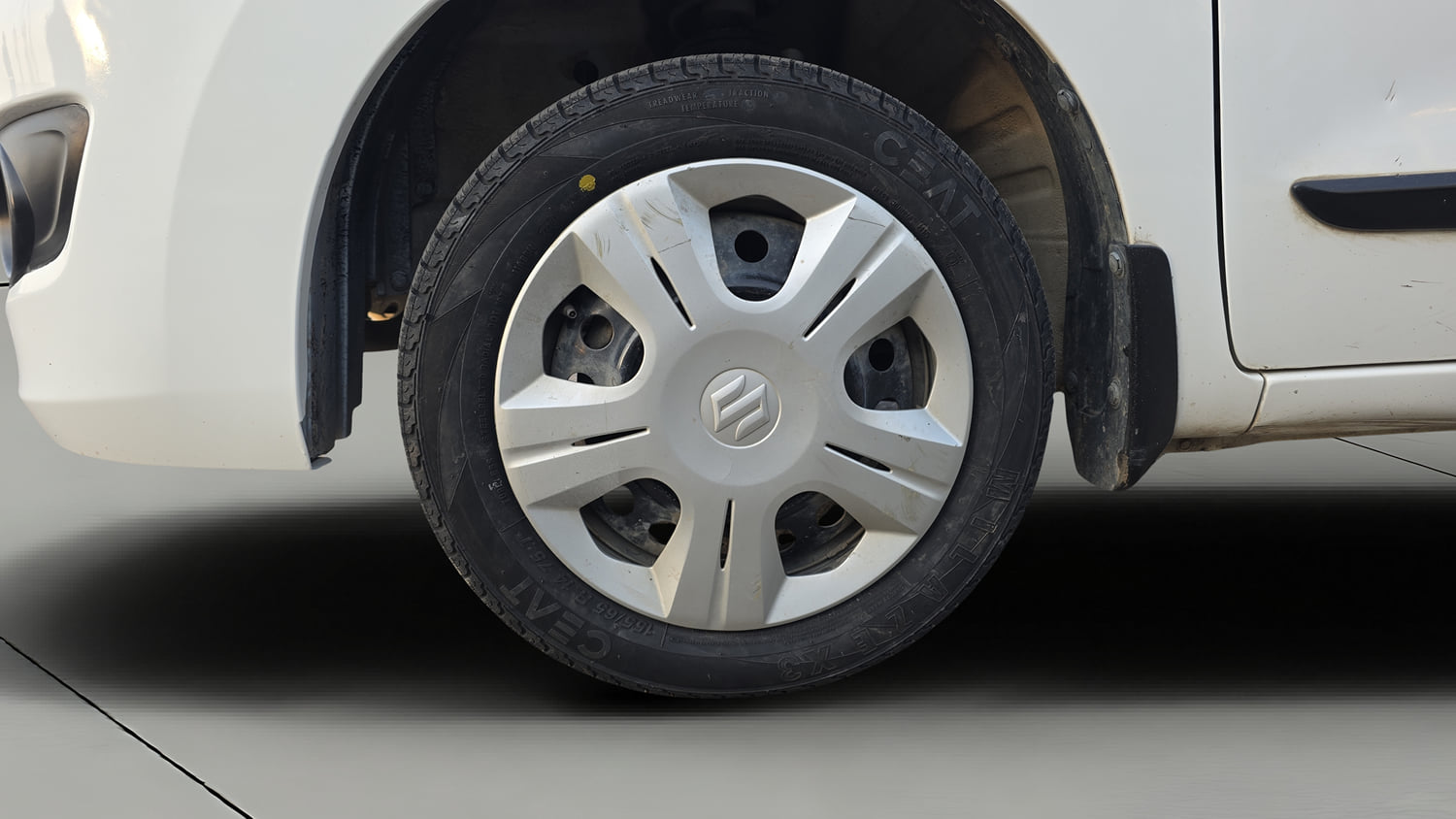 Used 2017 Maruti Suzuki Wagon R VXI Petrol Manual tyres LEFT FRONT TYRE RIM VIEW