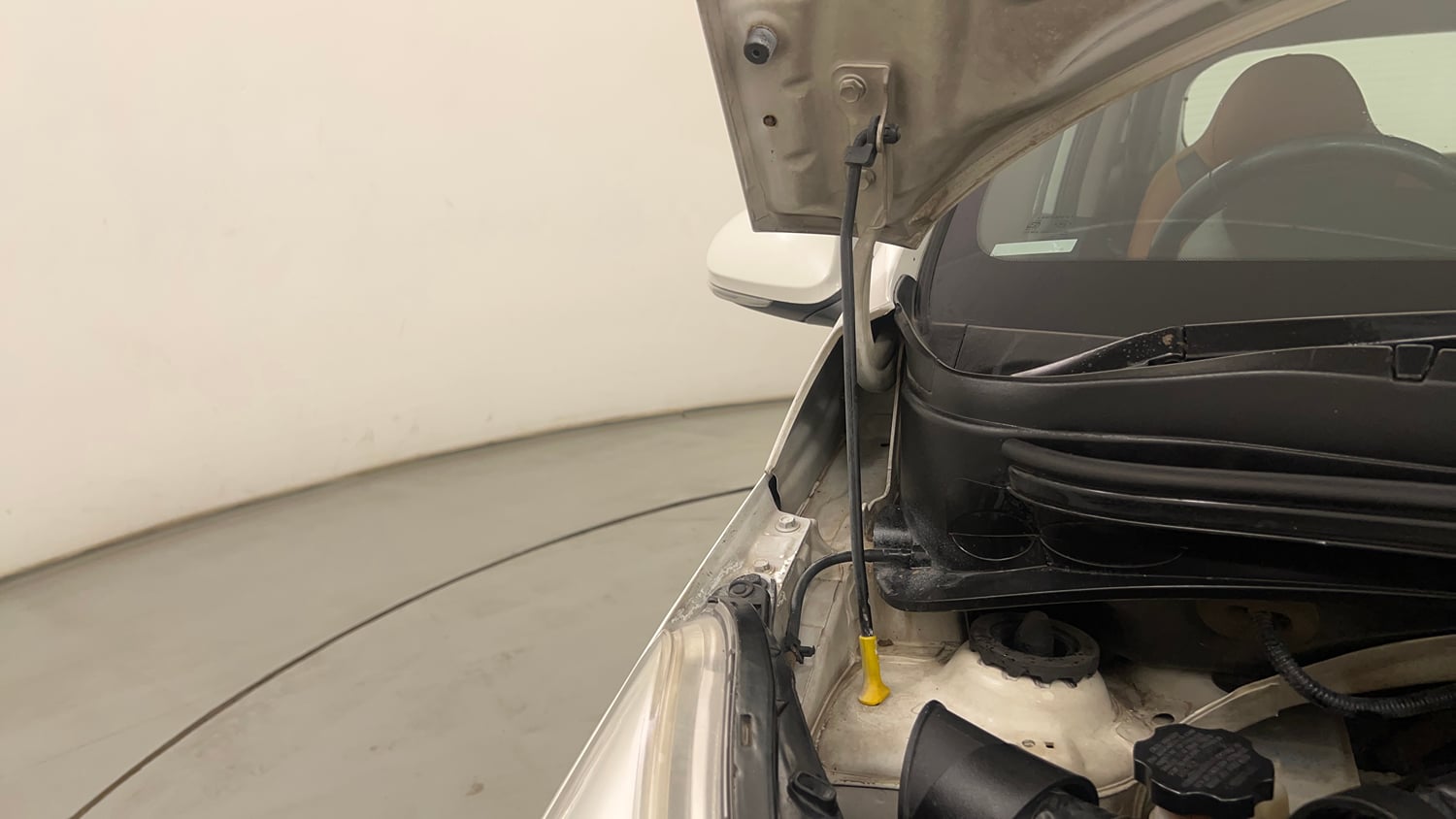 Used 2015 Hyundai Grand i10 Asta AT 1.2 Kappa VTVT Petrol Automatic engine ENGINE RIGHT SIDE HINGE & APRON VIEW