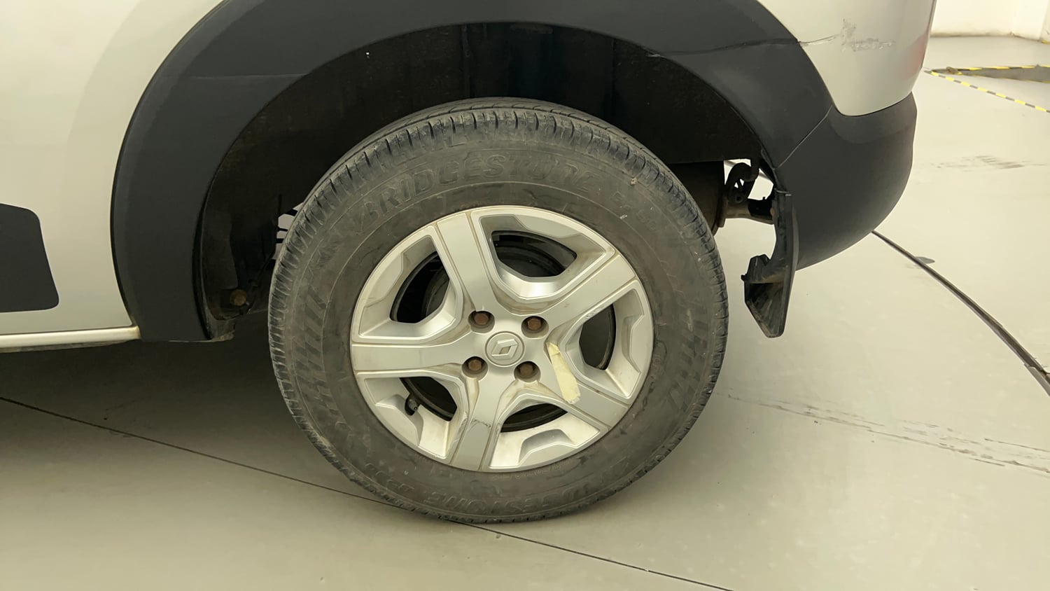 Used 2019 Renault Triber RXZ Petrol Manual tyres LEFT REAR TYRE RIM VIEW