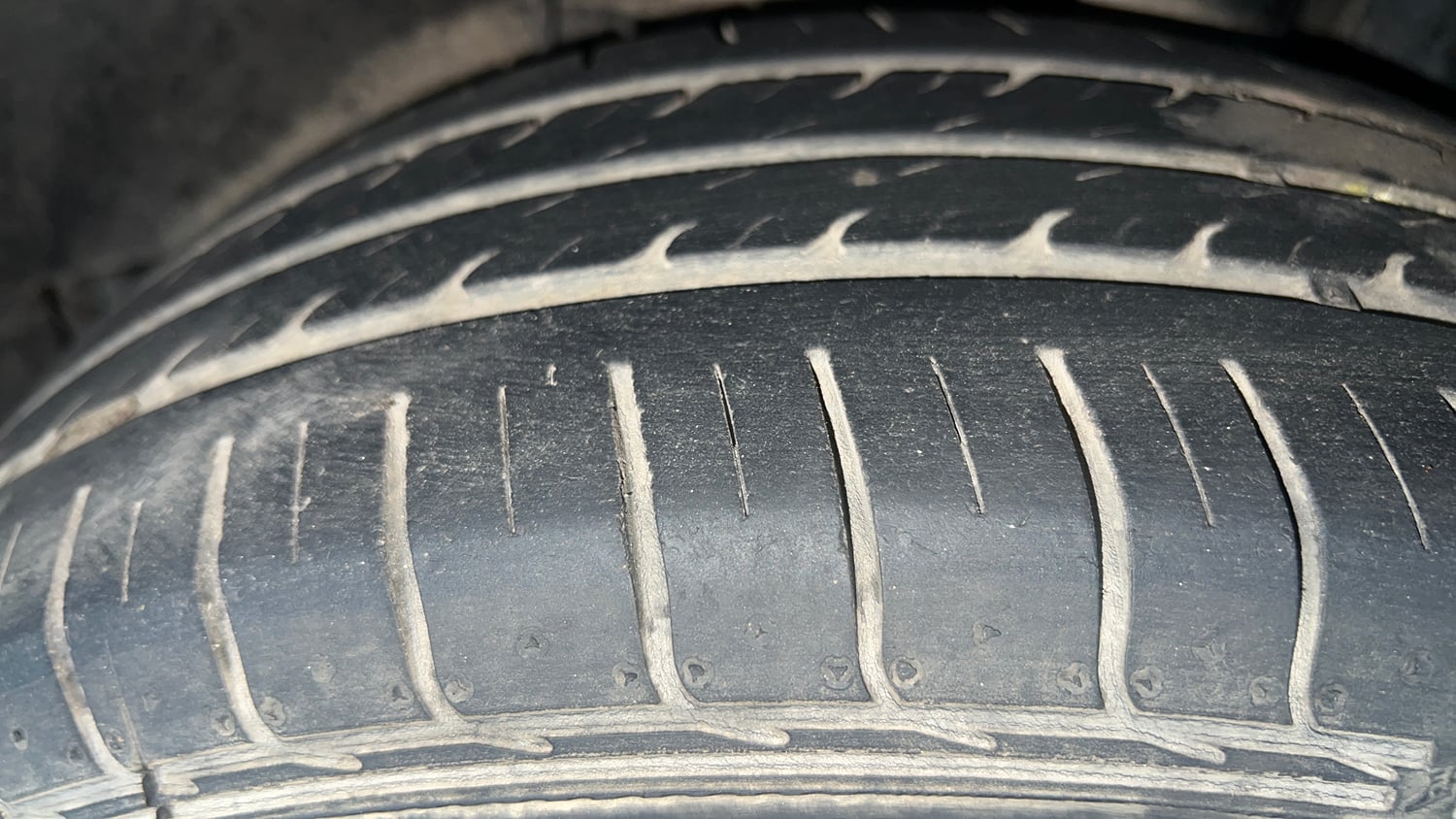 Used 2016 Hyundai Elite i20 Sportz 1.2 Petrol Manual tyres LEFT REAR TYRE TREAD VIEW
