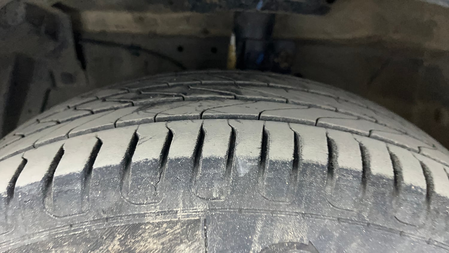 Used 2018 Maruti Suzuki Ertiga ZXI Petrol Manual tyres LEFT FRONT TYRE TREAD VIEW
