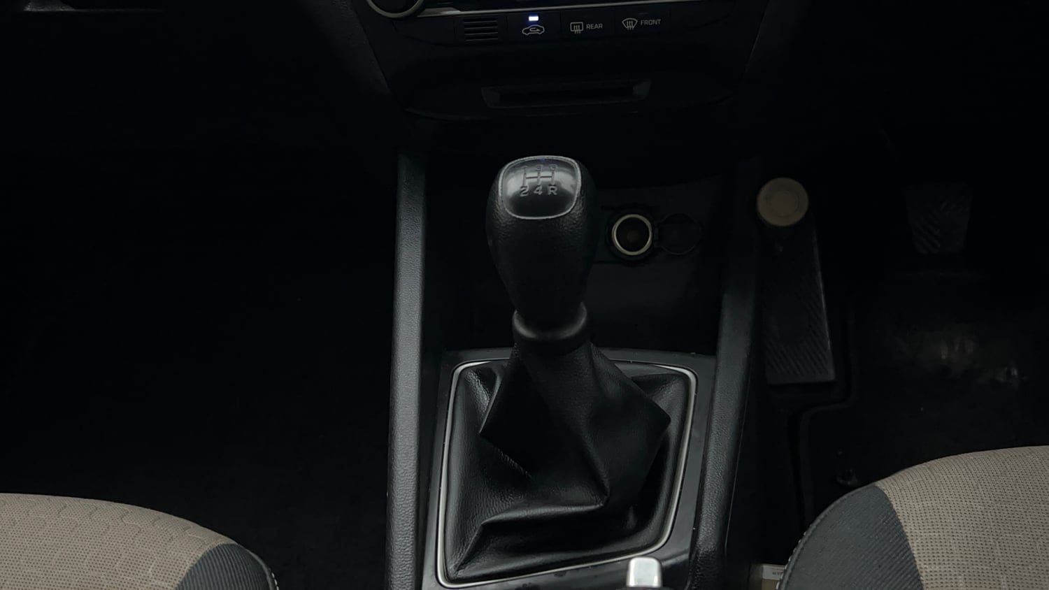 Used 2016 Hyundai Elite i20 Sportz 1.2 Petrol Manual interior GEAR  KNOB VIEW