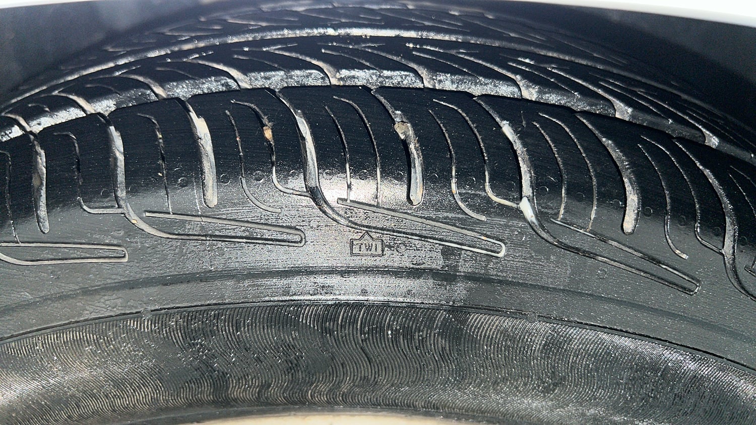 Used 2024 Tata Altroz XE Plus Diesel Diesel Manual tyres RIGHT FRONT TYRE TREAD VIEW