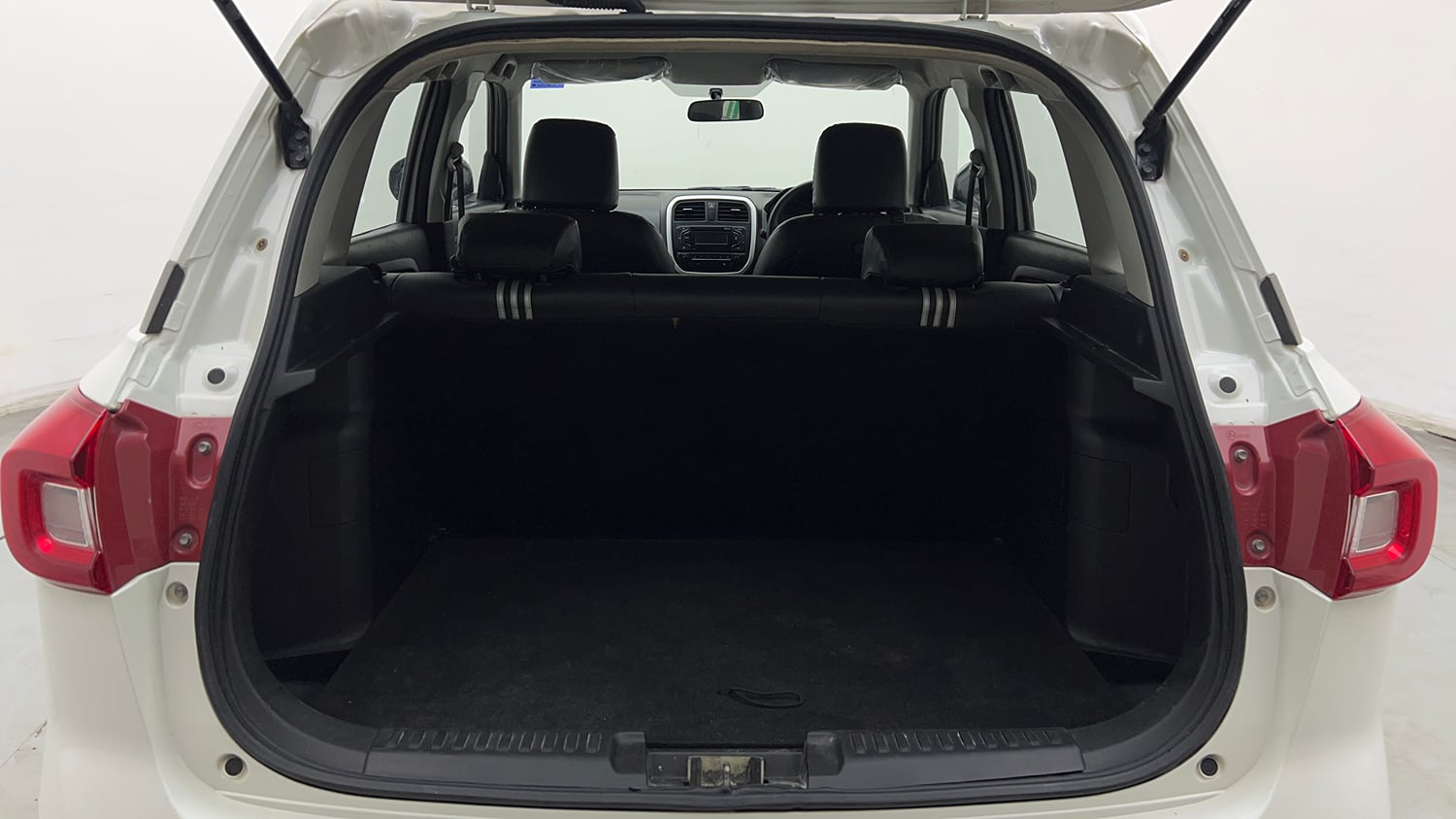 Used 2020 maruti-suzuki Vitara Brezza VXi Petrol Manual interior DICKY INSIDE VIEW