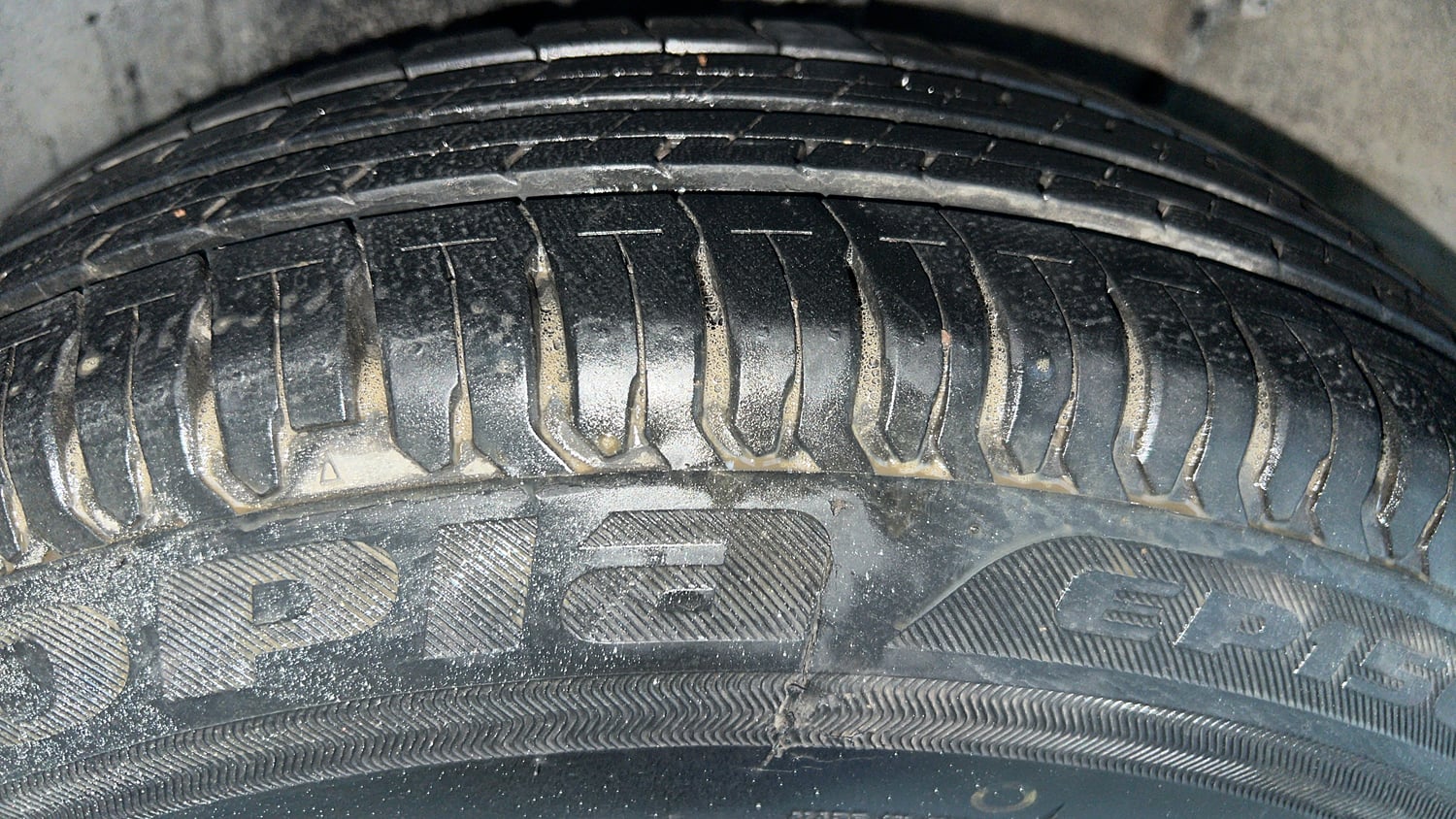 Used 2022 Tata Altroz XE Petrol Petrol Manual tyres RIGHT REAR TYRE TREAD VIEW