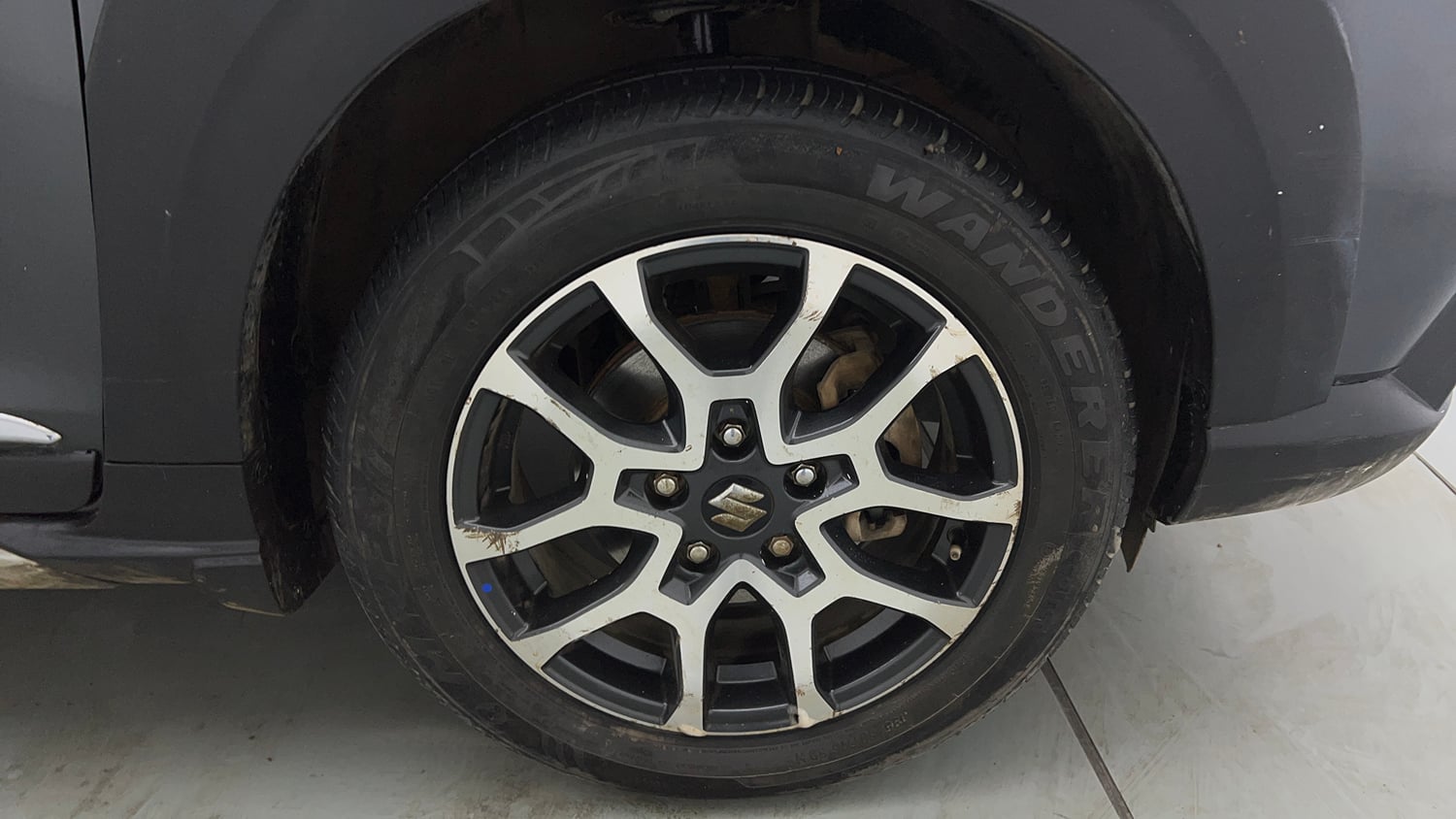 Used 2023 Maruti Suzuki XL6 Zeta MT Petrol Petrol Manual tyres RIGHT FRONT TYRE RIM VIEW