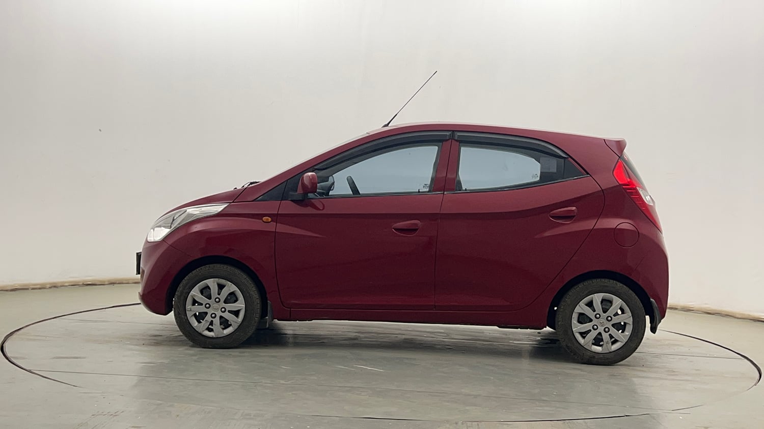 Used 2015 Hyundai Eon Magna + Petrol Manual exterior LEFT SIDE VIEW