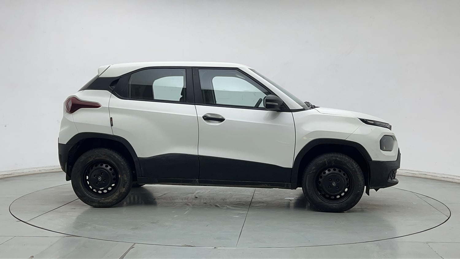 Used 2024 Tata Punch Pure MT Petrol Manual exterior RIGHT SIDE VIEW