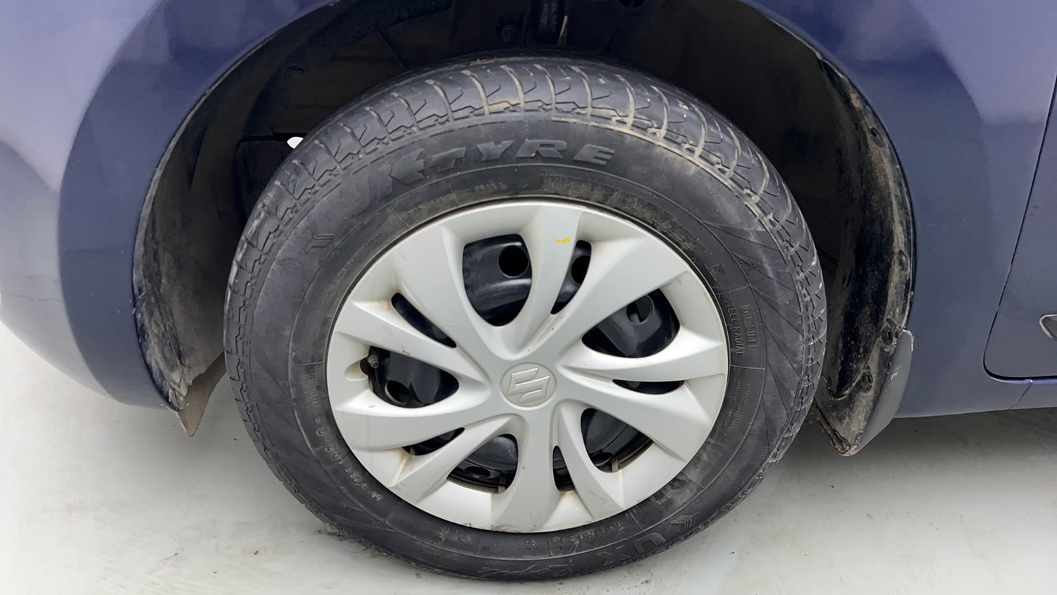 Used 2023 Maruti Suzuki Swift VXi Petrol Manual tyres LEFT FRONT TYRE RIM VIEW