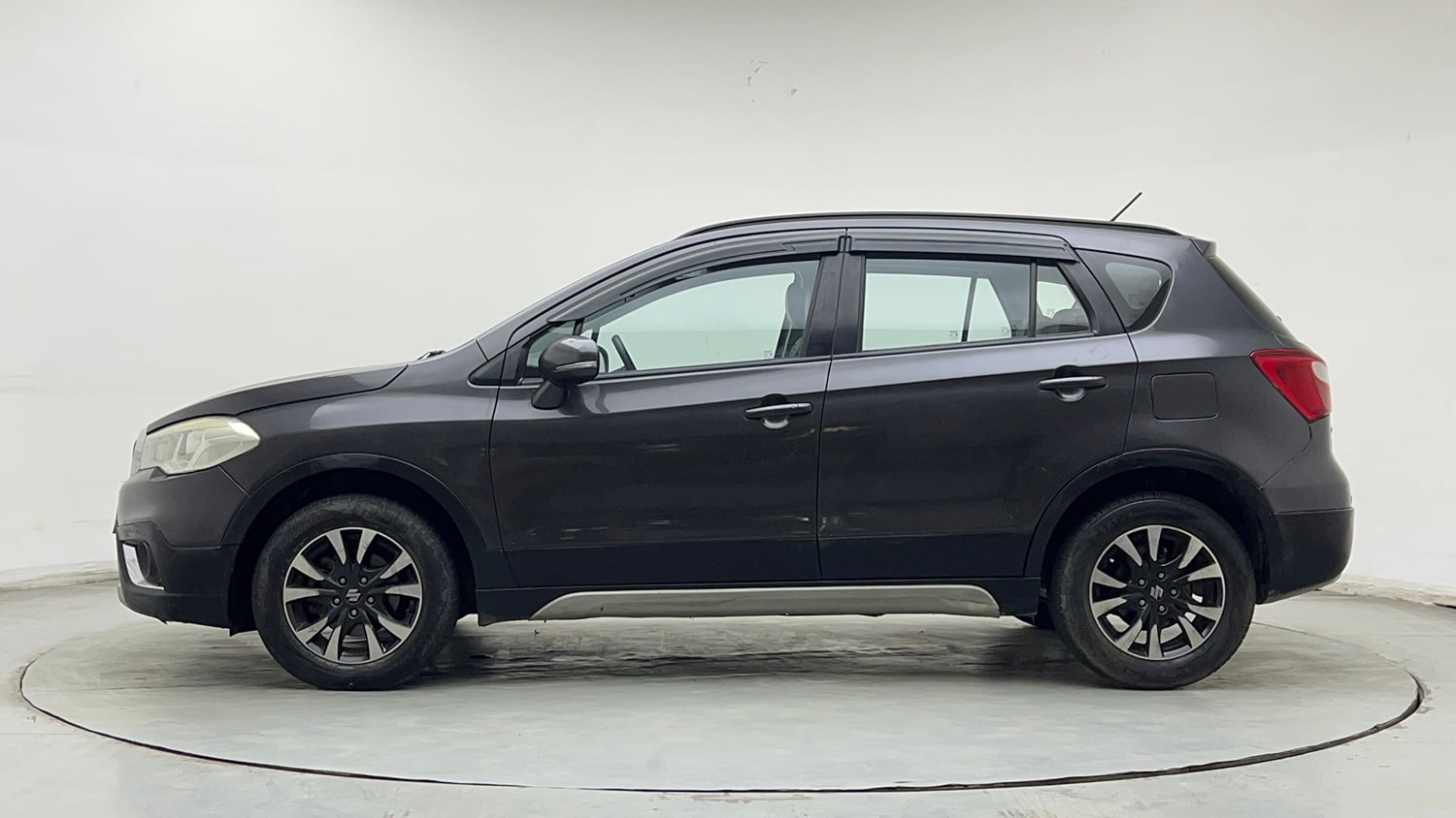 Used 2018 Maruti Suzuki S-Cross Zeta 1.3 Diesel Manual exterior LEFT SIDE VIEW
