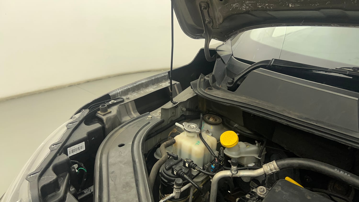 Used 2021 Renault Kiger RXT AMT Petrol Automatic engine ENGINE RIGHT SIDE HINGE & APRON VIEW