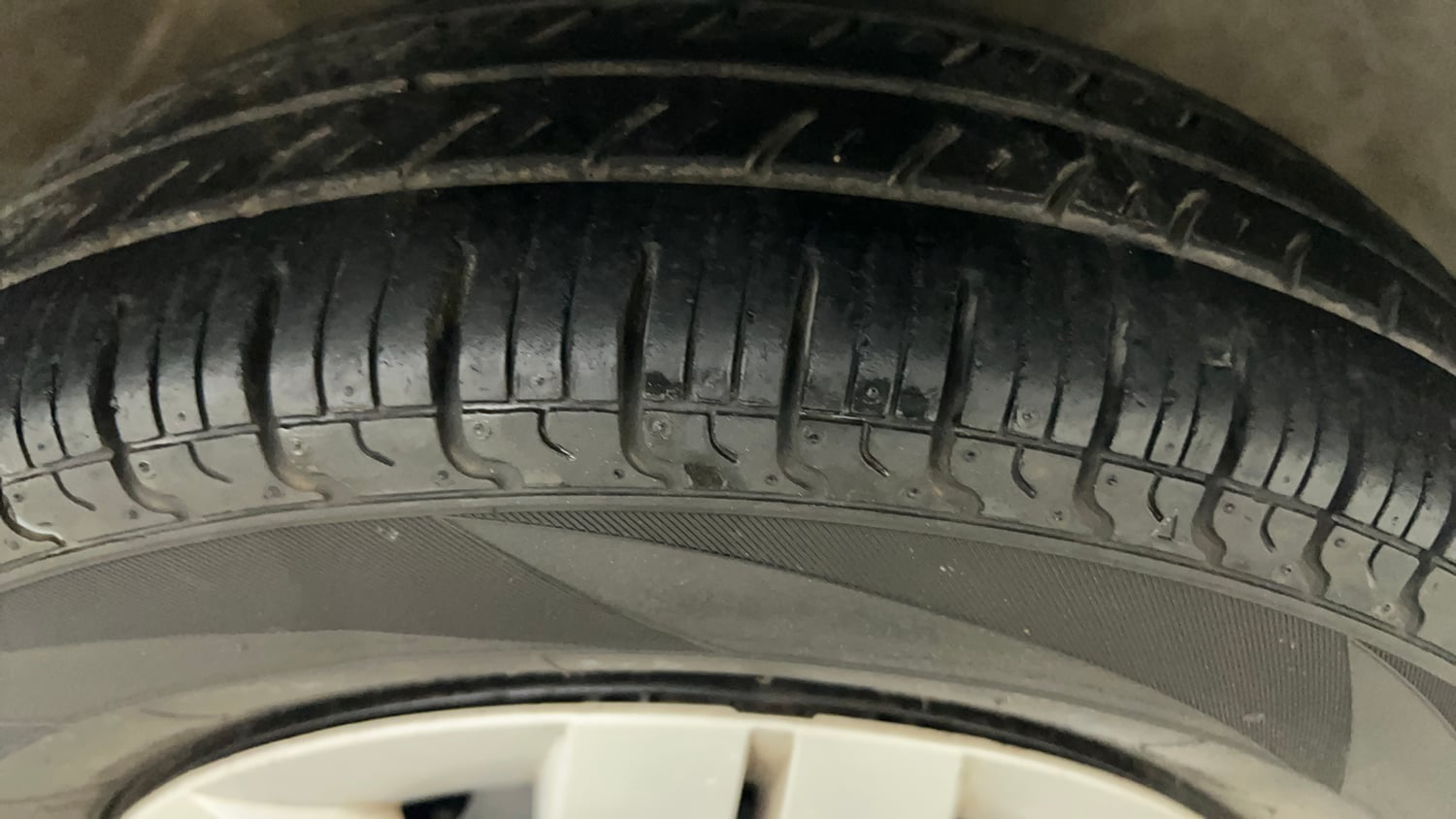 Used 2017 Maruti Suzuki Alto 800 LXi Petrol Manual tyres RIGHT FRONT TYRE TREAD VIEW