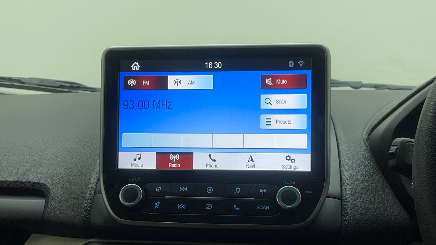 Used 2021 Ford EcoSport Trend 1.5L Ti-VCT Petrol Manual top_features Touch screen infotainment system