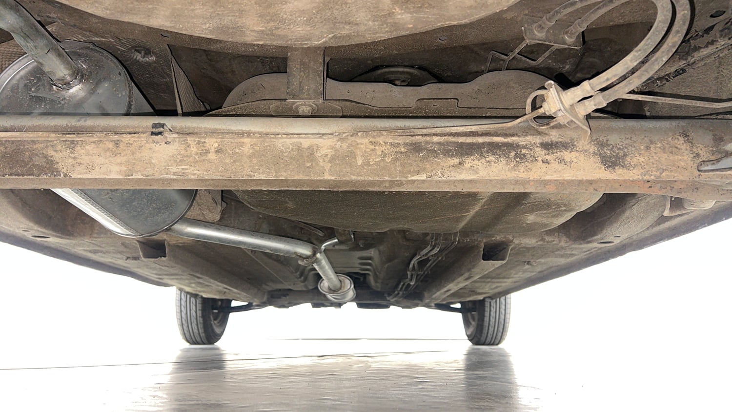 Used 2016 Renault Kwid RXT Petrol Manual extra REAR UNDERBODY VIEW (TAKEN FROM REAR)