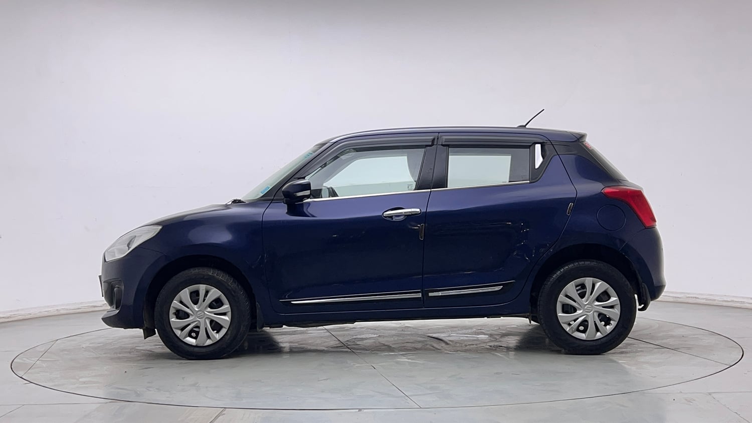 Used 2023 Maruti Suzuki Swift VXi Petrol Manual exterior LEFT SIDE VIEW
