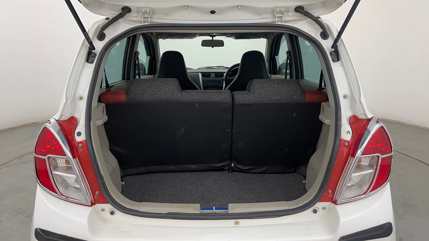 Used 2016 Maruti Suzuki Celerio ZXi AMT Petrol Automatic interior DICKY INSIDE VIEW