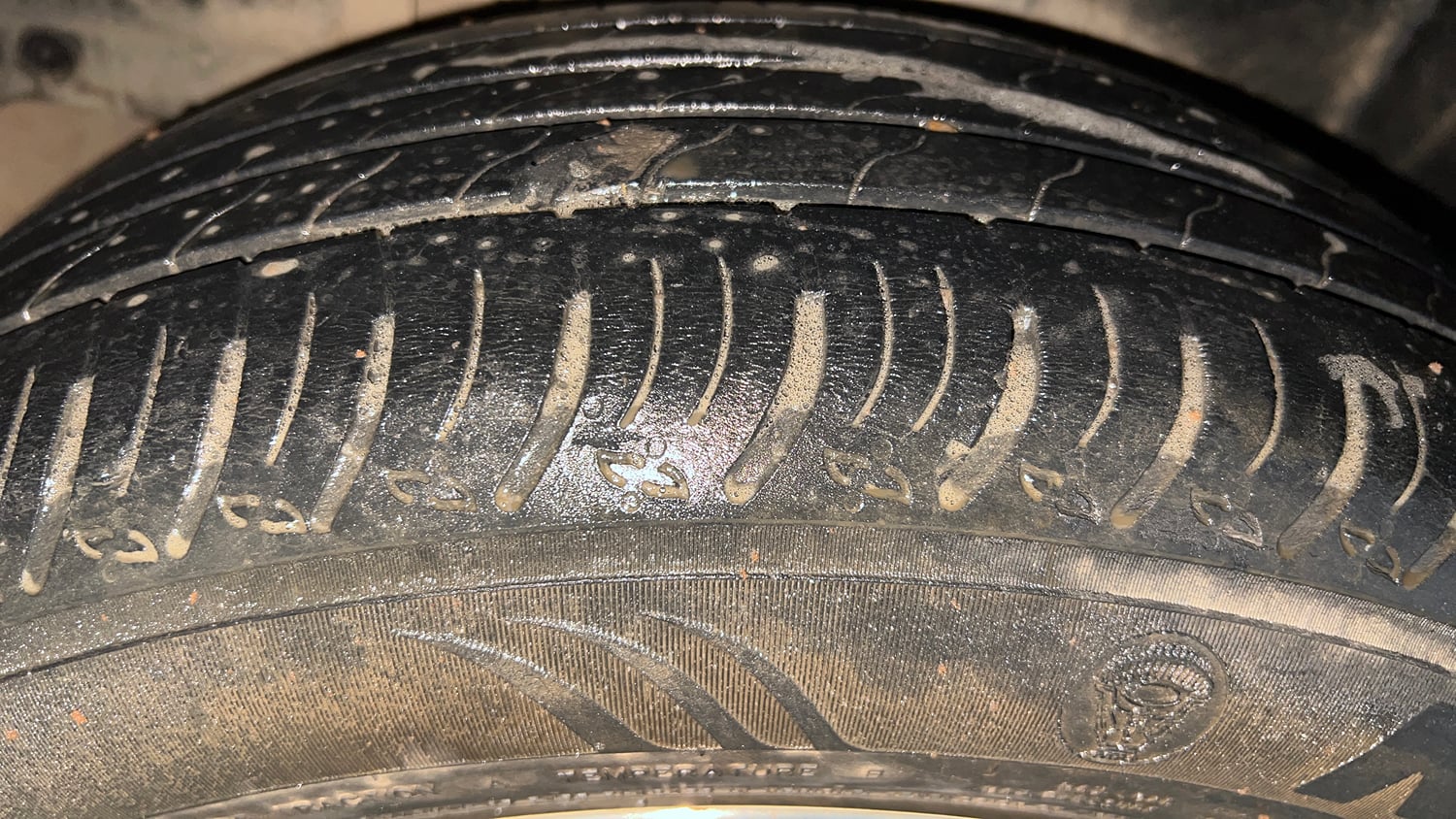 Used 2023 Maruti Suzuki XL6 Zeta MT Petrol Petrol Manual tyres RIGHT REAR TYRE TREAD VIEW