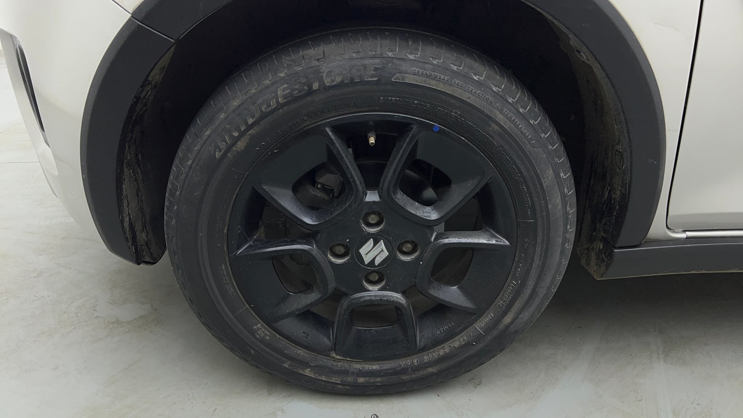 Used 2020 Maruti Suzuki Ignis Alpha 1.2 AMT Petrol Automatic tyres LEFT FRONT TYRE RIM VIEW