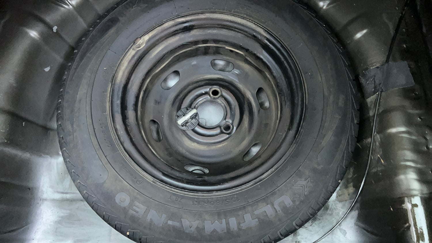 Used 2018 Renault Kwid 1.0 RXT AMT Opt Petrol Automatic tyres SPARE TYRE VIEW