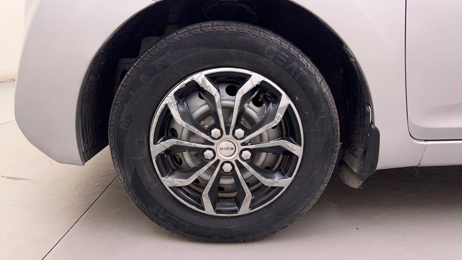 Used 2014 Hyundai Eon Era + Petrol Manual tyres LEFT FRONT TYRE RIM VIEW