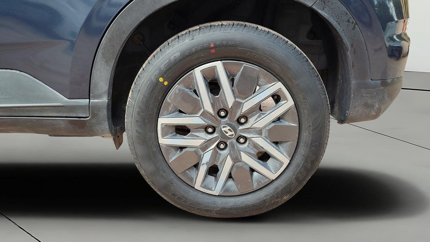 Used 2022 Hyundai Venue SX 1.0 Turbo Petrol Manual tyres LEFT REAR TYRE RIM VIEW