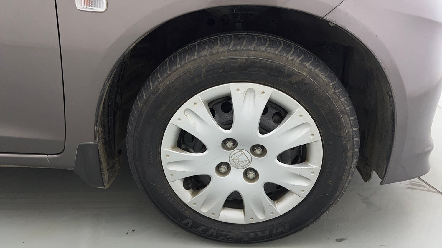 Used 2016 Honda Amaze 1.2 S i-VTEC Petrol Manual tyres RIGHT FRONT TYRE RIM VIEW