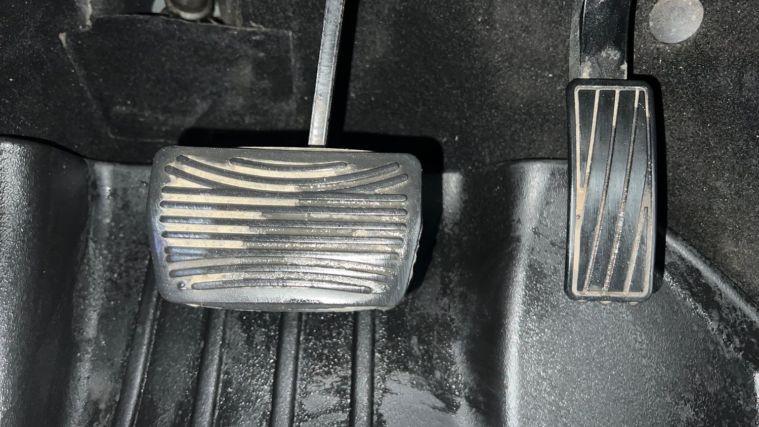 Used 2021 Mahindra XUV700 AX 7 Petrol AT Luxury Pack 7 STR Petrol Automatic interior PEDALS VIEW