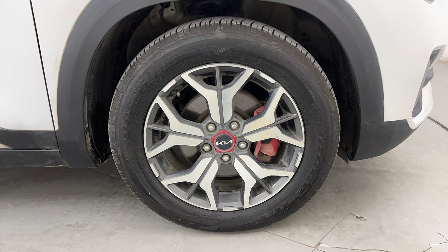 Used 2022 Kia Seltos GTX Plus 1.5 Diesel AT Diesel Automatic tyres RIGHT FRONT TYRE RIM VIEW