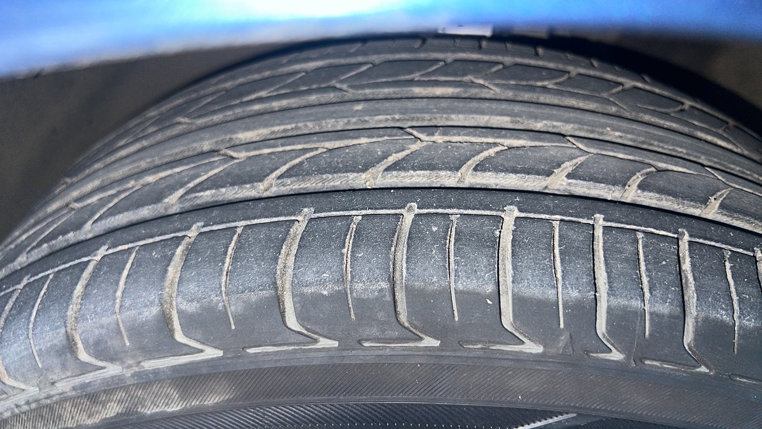 Used 2016 Volkswagen Ameo Comfortline 1.2L (P) Petrol Manual tyres LEFT FRONT TYRE TREAD VIEW