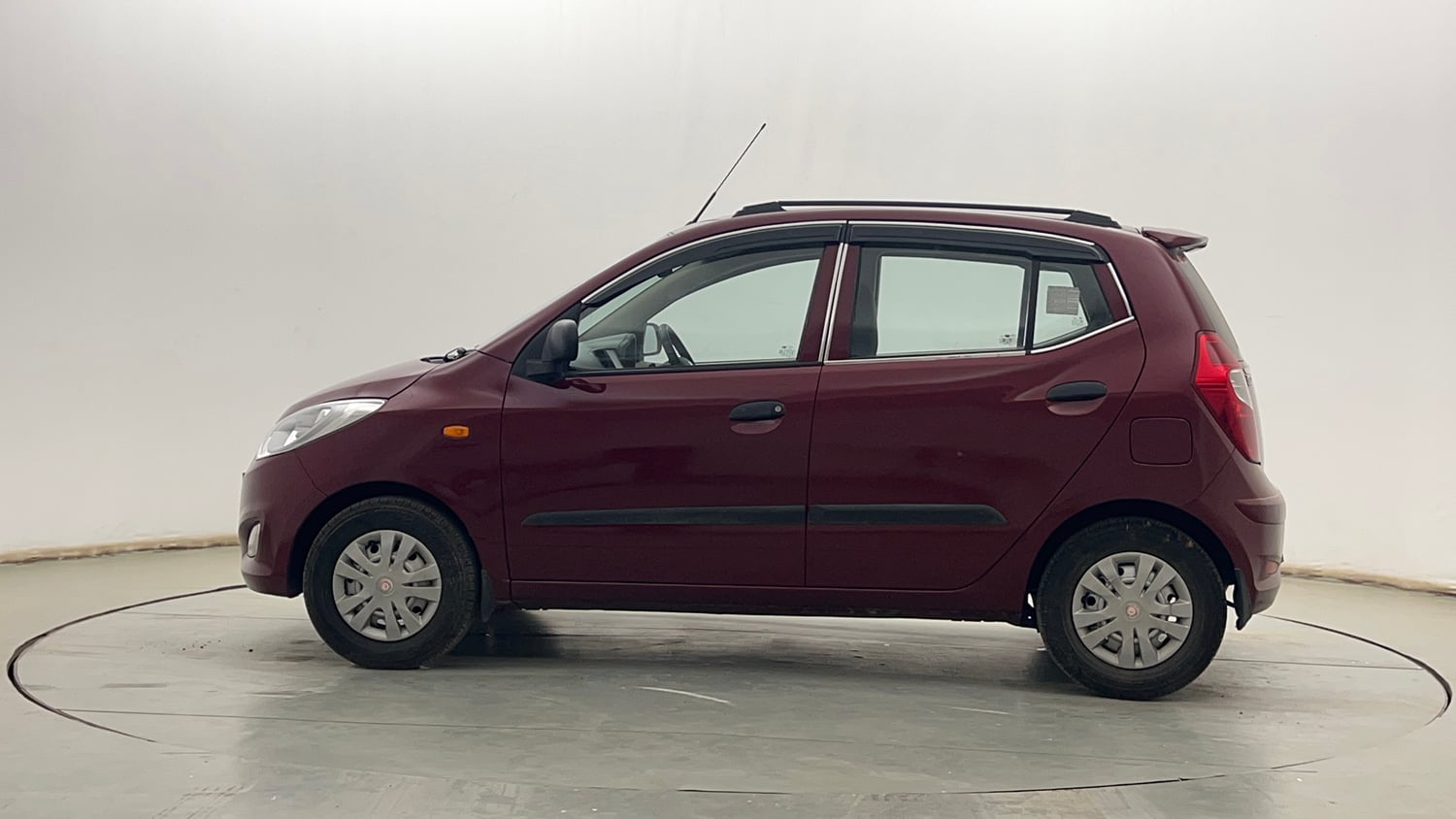 Used 2013 Hyundai i10 Era 1.1 iRDE2 Petrol Manual exterior LEFT SIDE VIEW
