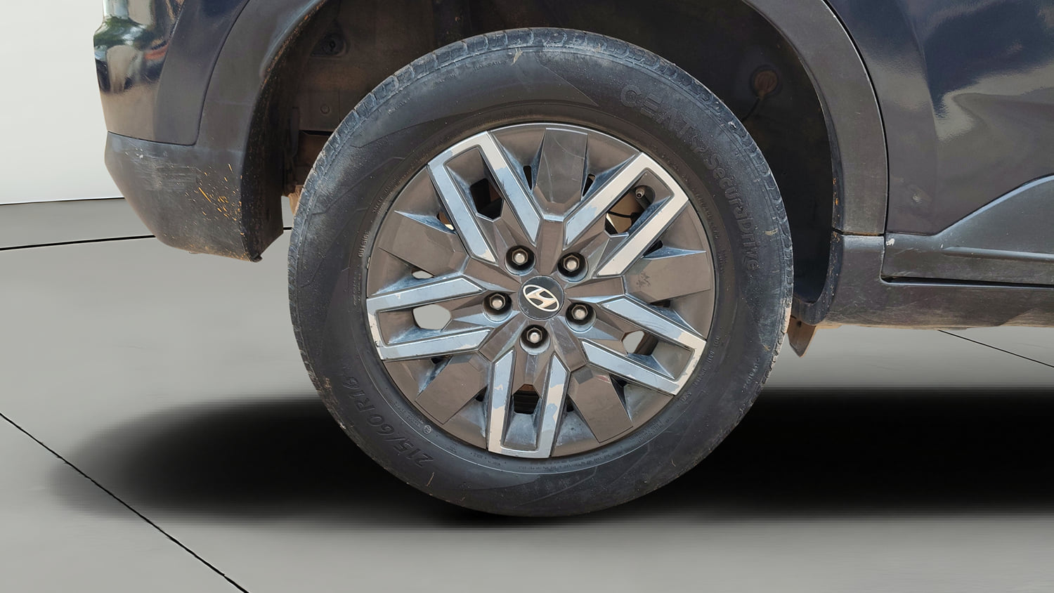 Used 2022 Hyundai Venue SX 1.0 Turbo Petrol Manual tyres RIGHT REAR TYRE RIM VIEW