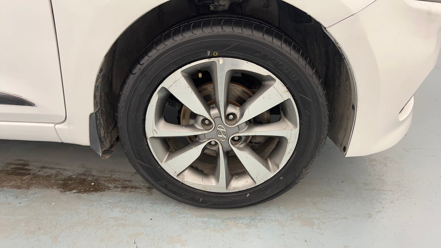 Used 2017 Hyundai Elite i20 Asta 1.4 CRDI (O) Diesel Manual tyres RIGHT FRONT TYRE RIM VIEW
