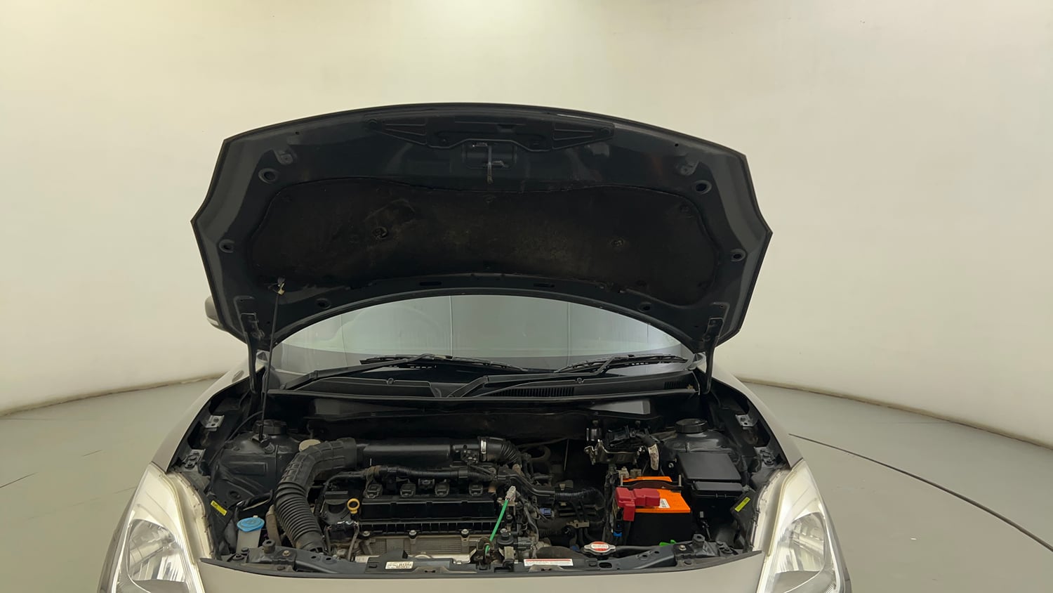Used 2022 Maruti Suzuki Swift VXi Petrol Manual engine ENGINE & BONNET OPEN FRONT VIEW