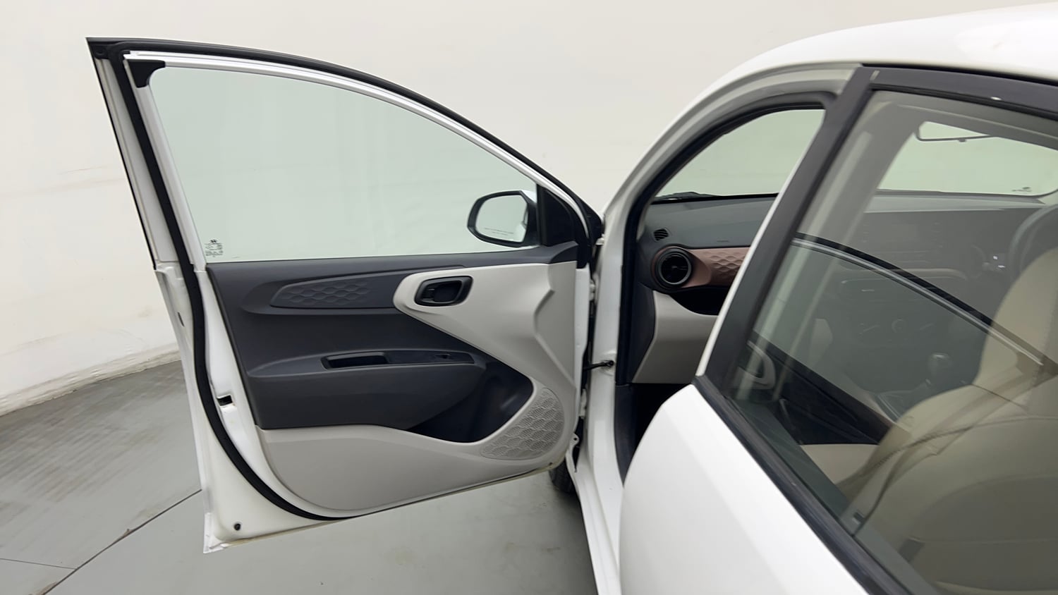 Used 2022 Hyundai Aura S 1.2 CNG Cng Manual interior LEFT FRONT DOOR OPEN VIEW