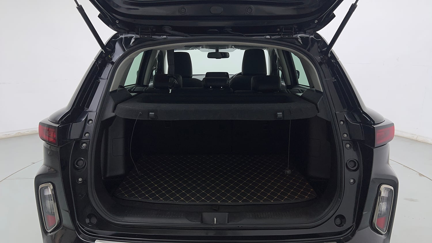 Used 2023 Toyota Urban Cruiser Hyryder V AT NeoDrive Petrol Automatic interior DICKY INSIDE VIEW
