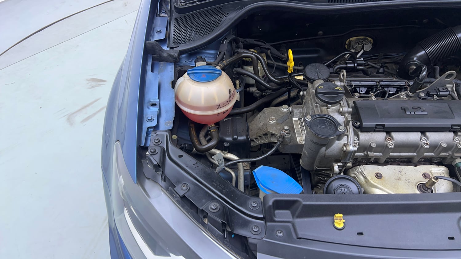 Used 2016 Volkswagen Ameo Comfortline 1.2L (P) Petrol Manual engine ENGINE RIGHT SIDE VIEW