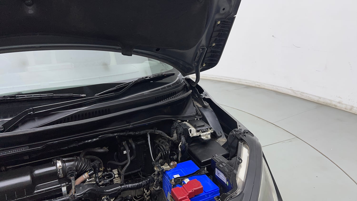 Used 2022 Maruti Suzuki Ignis Sigma 1.2 MT Petrol Manual engine ENGINE LEFT SIDE HINGE & APRON VIEW