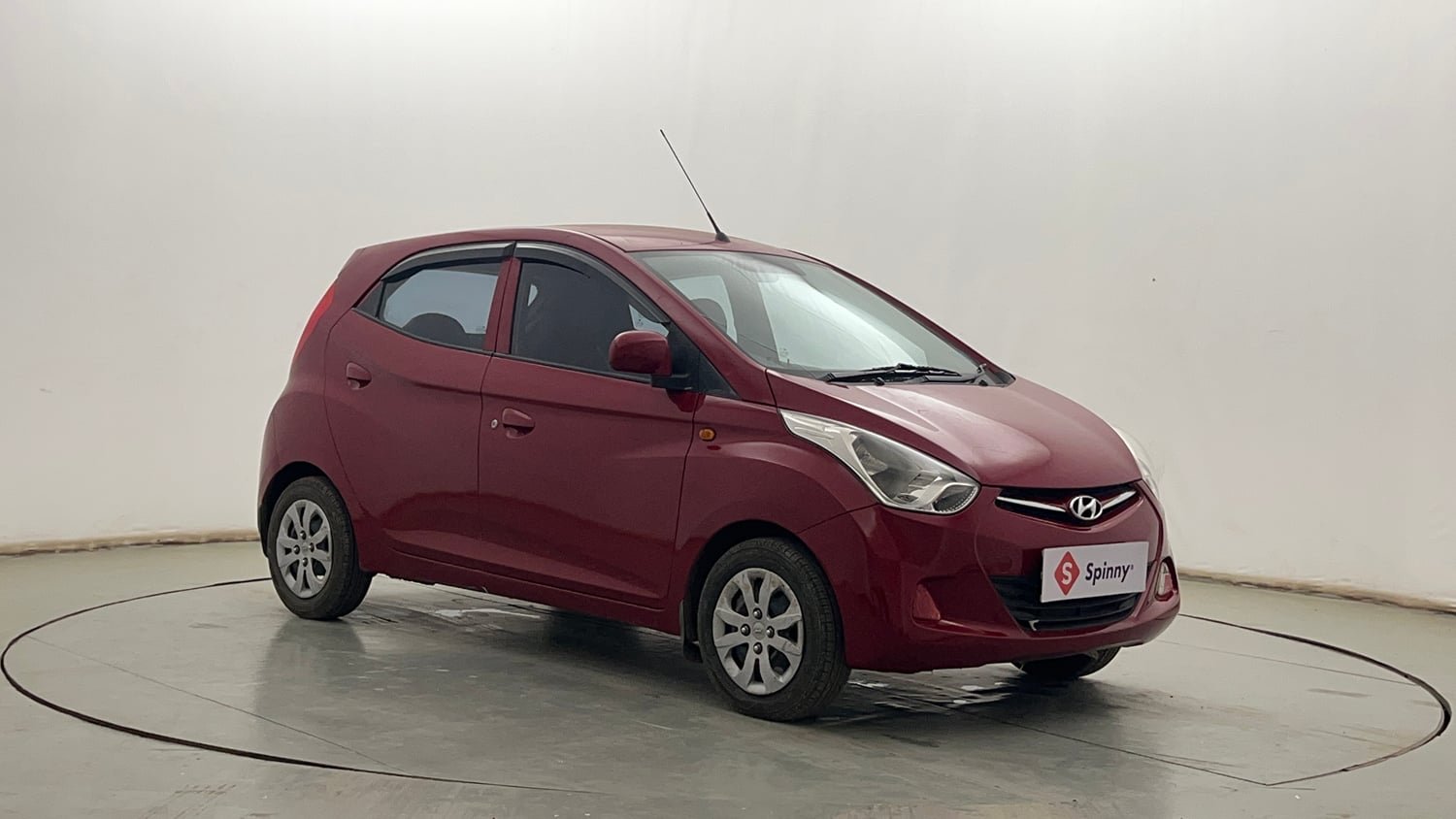 Used 2015 Hyundai Eon Magna + Petrol Manual exterior RIGHT FRONT CORNER VIEW