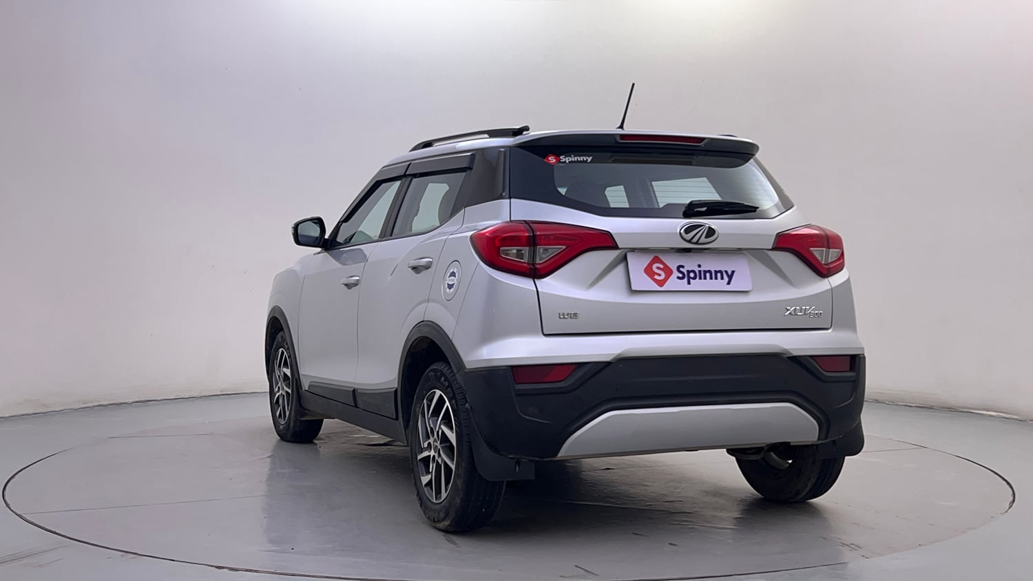 Used 2022 Mahindra XUV 300 W8 (O) 1.2 Petrol Petrol Manual exterior LEFT REAR CORNER VIEW