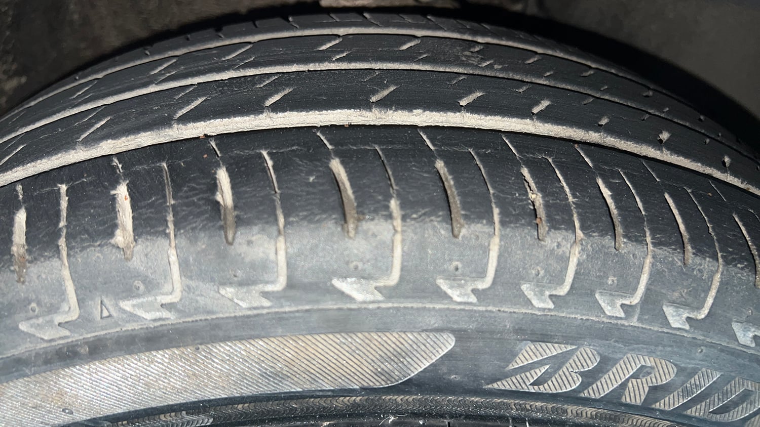 Used 2020 Maruti Suzuki Ignis Alpha 1.2 AMT Petrol Automatic tyres RIGHT FRONT TYRE TREAD VIEW