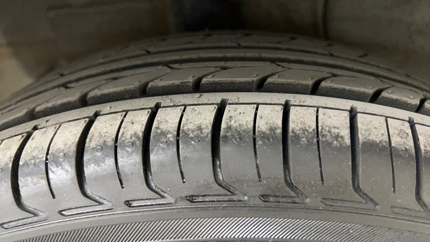 Used 2016 Hyundai Grand i10 Asta 1.2 Kappa VTVT (O) Petrol Manual tyres RIGHT REAR TYRE TREAD VIEW