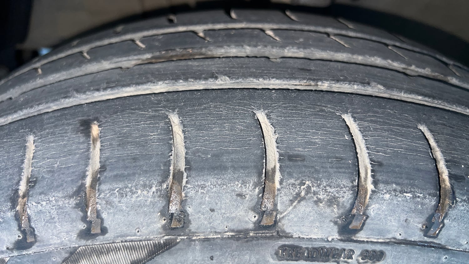 Used 2014 Maruti Suzuki Swift VXi Petrol Manual tyres LEFT FRONT TYRE TREAD VIEW
