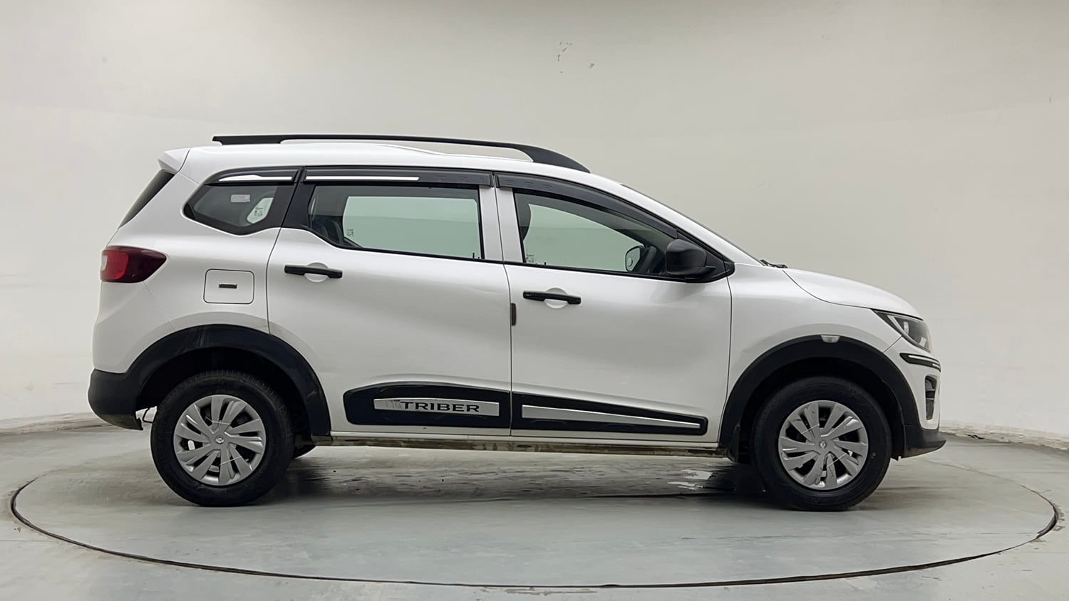 Used 2022 Renault Triber RXE Petrol Manual exterior RIGHT SIDE VIEW