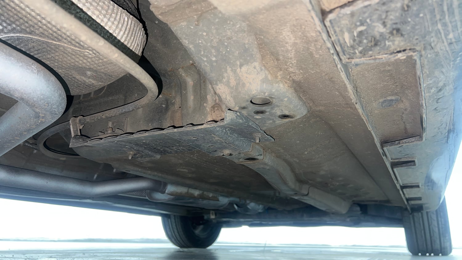 Used 2020 Hyundai New i20 Asta (O) 1.0 Turbo DCT Petrol Automatic extra REAR RIGHT UNDERBODY VIEW