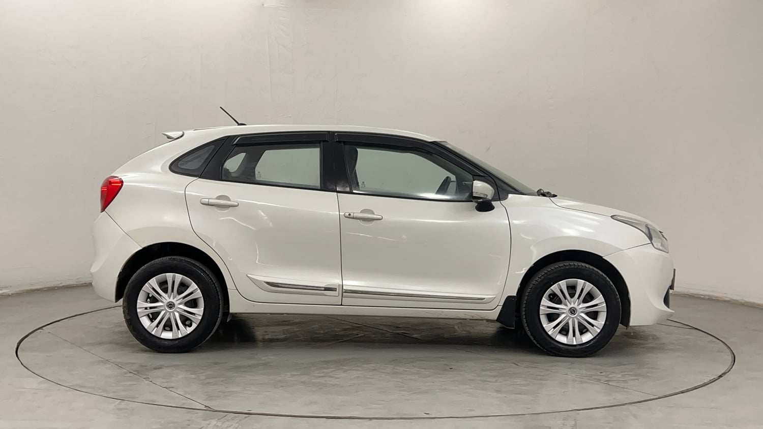 Used 2017 Maruti Suzuki Baleno Delta 1.2 Petrol Manual exterior RIGHT SIDE VIEW
